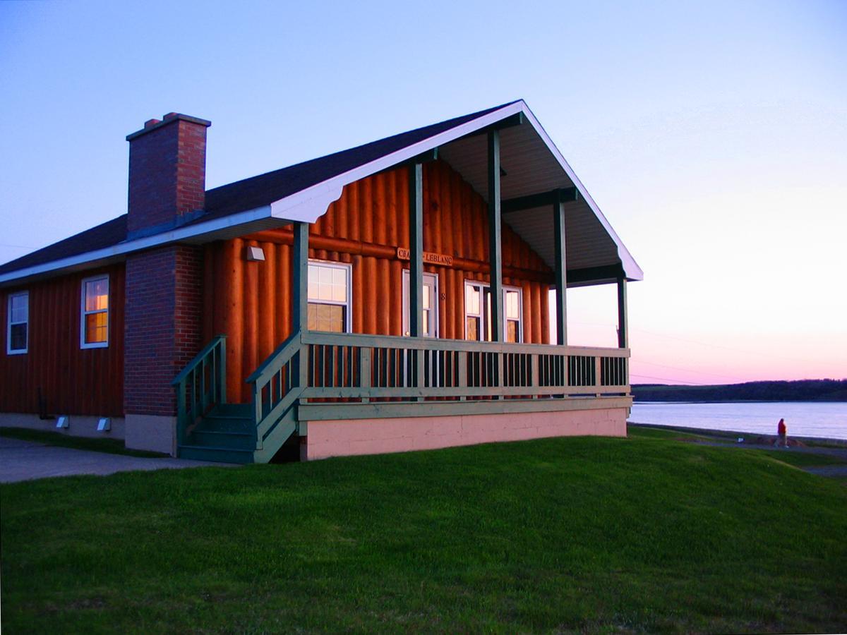 Pilot Whale Chalets Villa Cheticamp Exterior photo